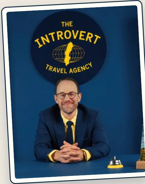 L'agent de The Introvert Travel Agency, l'agence de voyages pour introvertis de Visit Sweden